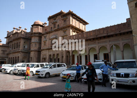 BIKANER, Rajasthan, India, novembre 2018, turistico a Junagadh Fort terra che è stata destinata per la gente comune Foto Stock