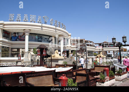 Sharm El Sheikh, Egitto, 05 settembre 2018. Una delle strade dello shopping, Naama Bay a Sharm el Sheikh, il resort sul Mar Rosso Foto Stock