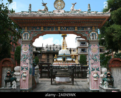 KATHMANDU, Nepal. 23 Settembre 2008: Porta, Rudra Varna Mahavihar, unica golden tempio buddista in Lalitpur, Patan. Sito del Patrimonio mondiale. Foto Stock