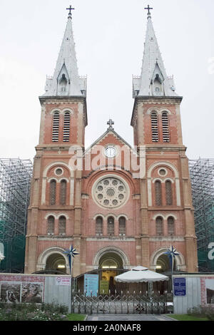 Luglio 18, 2019-HO CHI MINH VIETNAM : Basilica Cattedrale di Nostra Signora dell Immacolata Concezione in Ho Chi Minh City precedentemente noto come Saigon. Establis Foto Stock