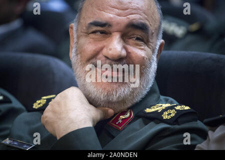 Tehran, Iran. Xxi Sep, 2019. L'Iran del rivoluzionario Corpo di Guardia (IRGC) comandante in capo, Hossein Salami, assiste durante l inaugurazione di una mostra di ciò che dice l'Iran sono gli Stati Uniti e altri fuchi catturato nel suo territorio a Teheran della rivoluzione islamica e santo e il museo della difesa, a Tehran. Credito: ZUMA Press, Inc./Alamy Live News Foto Stock