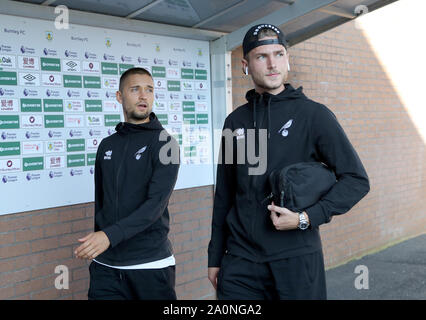 Norwich City's Moritz Leitner (sinistra) e Dennis Srbeny arriva prima del match di Premier League a Turf Moor, Burnley. Foto Stock