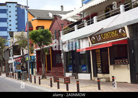 QUITO, ECUADOR - Agosto 6, 2014: La Cantina snack bar e Karukera Bar-ristorante Karaoke sul Jose Calama Street nel quartiere turistico del quartiere Mariscal Foto Stock