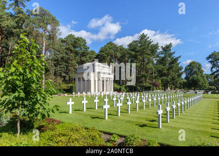 Croci di marmo in American cimitero militare dei cimiteri militari a Brookwood cimitero di Pirbright, Woking, Surrey, Inghilterra sudorientale, REGNO UNITO Foto Stock