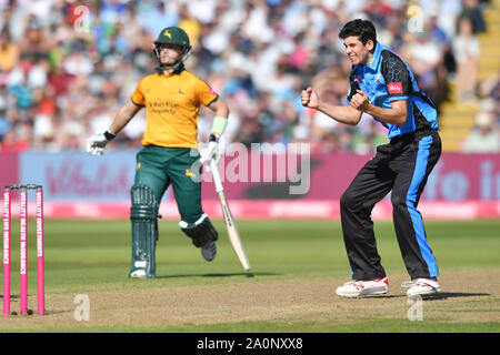 Worcestershire Rapids" Pat Brown celebra tenendo il paletto di Nottingham fuorilegge' Tom Moores durante la semi finale 1 finali sul giorno della vitalità T20 Blast a Edgbaston, Birmingham. Foto Stock