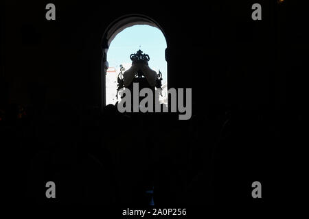 Reggio Calabria 14 set 2019 - Discesa della Madonna della Consolazione, entrata Duomo Credito: Giuseppe Andidero Foto Stock