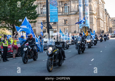 Glasgow, Scotland, Regno Unito. Il 21 settembre, 2019. Bikers unire gli attivisti a sostegno dell indipendenza scozzese come si raduna per un rally a George Square. Il rally è stato intitolato il conto alla rovescia finale ed è stato organizzato dal gruppo di speranza sulla paura. Credito: Berretto Alamy/Live News Foto Stock