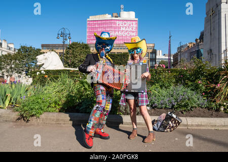 Glasgow, Scotland, Regno Unito. Xxi Sep, 2019. Musicisti unire gli attivisti a sostegno dell indipendenza scozzese come si raduna per un rally a George Square. Il rally è stato intitolato il conto alla rovescia finale ed è stato organizzato dal gruppo di speranza sulla paura. Credito: Berretto Alamy/Live News Foto Stock