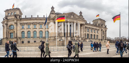 Berlino, Germania - 16 Marzo 2019: vista panoramica del Reichstag del governo tedesco a Berlino. L'Europa. Foto Stock