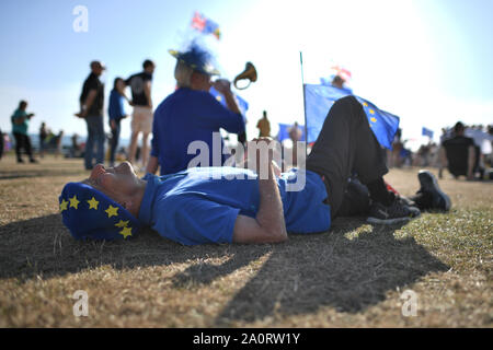 I manifestanti durante il Anti-Brexit 'la fiducia dei cittadini e marzo rally detenute dalla gente???s votazione campagna durante il Partito Laburista conferenza in Brighton. Foto Stock