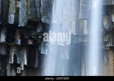 Cascada Svartifoss, Parque Nacional Skaftafell, Islandia Foto Stock