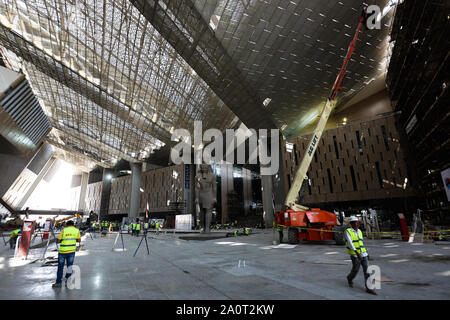 Il Cairo, Egitto. Xxi Sep, 2019. La statua di Ramses II è visto presso il nuovo Museo Egizio. Credito: Hassan Moahmed/dpa/Alamy Live News Foto Stock