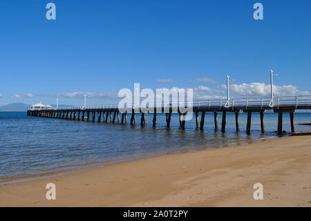 Il Molo al picnic Bay, dove il traghetto utilizzati per venire in da Townsville ora in disuso. Magnetic Island, Queensland, Australia. Foto Stock