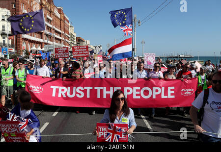 Ombra Segretario degli esteri Emily Thornberry e Shadow Brexit Segretario Sir Keir Starmer al Anti-Brexit 'fiducia della gente" marzo rally e detenute dall'PeopleÕs voto durante la campagna in occasione del congresso del partito laburista la Brighton. Foto di PA. Picture Data: Sabato 21 Settembre, 2019. Vedere PA storia principale del lavoro. Foto di credito dovrebbe leggere: Gareth Fuller/PA FILO Foto Stock