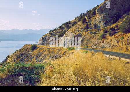 Città Atene, Repubblica Greca. Montagne e acqua, mare blu. 13. Sett. 2019. Foto di viaggio. Foto Stock