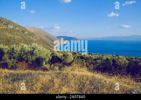 Città Atene, Repubblica Greca. Montagne e acqua, mare blu. 13. Sett. 2019. Foto di viaggio. Foto Stock