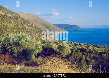 Città Atene, Repubblica Greca. Montagne e acqua, mare blu. 13. Sett. 2019. Foto di viaggio. Foto Stock