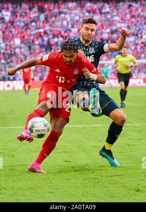 Monaco di Baviera, Germania. Xxi Sep, 2019. Serge GNABRY, FCB 22 competere per la palla, affrontando, duello, intestazione zweikampf, azione, lotta contro Jonas HECTOR, 1.FCK 14 FC Bayern Monaco - 1.FC Köln 4-0 - DFL REGOLAMENTI VIETANO QUALSIASI USO DI FOTOGRAFIE come sequenze di immagini e/o quasi-VIDEO - 1.della Lega calcio tedesca, Monaco di Baviera, Settembre 21, 2019 stagione 2019/2020, giornata 05, FCB, München, Colonia Credito: Peter Schatz/Alamy Live News Foto Stock