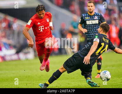 Monaco di Baviera, Germania. Xxi Sep, 2019. Serge GNABRY, FCB 22 competere per la palla, affrontando, duello, intestazione zweikampf, azione, lotta contro Jonas HECTOR, 1.FCK 14 FC Bayern Monaco - 1.FC Köln 4-0 - DFL REGOLAMENTI VIETANO QUALSIASI USO DI FOTOGRAFIE come sequenze di immagini e/o quasi-VIDEO - 1.della Lega calcio tedesca, Monaco di Baviera, Settembre 21, 2019 stagione 2019/2020, giornata 05, FCB, München, Colonia Credito: Peter Schatz/Alamy Live News Foto Stock