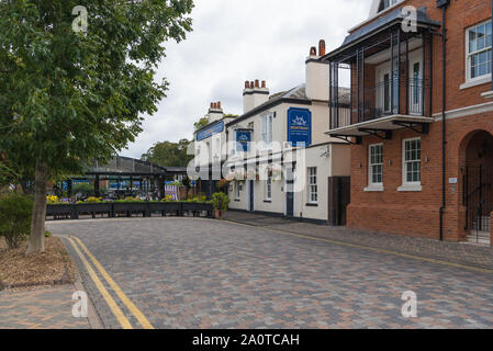 Il barcaiolo gastro pub sul lungofiume in Windsor, Berkshire, Inghilterra, Regno Unito Foto Stock