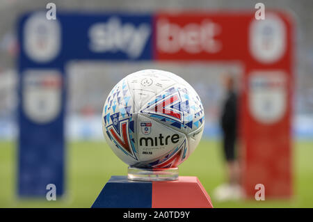 Il 15 settembre 2019, John Smiths Stadium, Huddersfield Inghilterra; Sky scommessa campionato di calcio, Huddersfield Town vs Sheffield mercoledì ;vista generale Mitre campionato EFL palla e Sky scommessa. Credito: Dean Williams/News immagini English Football League immagini sono soggette a licenza DataCo Foto Stock