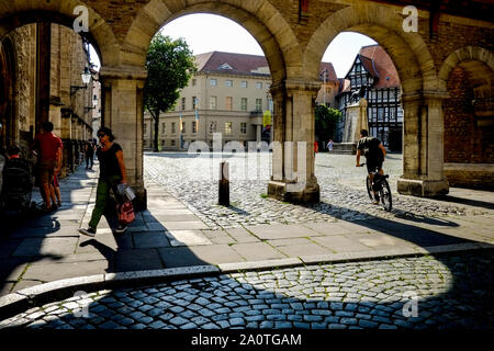 Brunswick, Germania. Xx Giugno, 2019. Vista della piazza del castello sotto il sole. In fondo è il Vieweghaus, che ospita la Braunschweig Museo di Stato. Credito: Stefan Jaitner/dpa/Alamy Live News Foto Stock