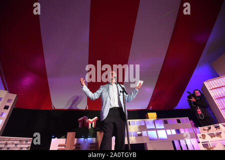 Leader laburista Jeremy Corbyn parla al mondo trasformato (TWT) apertura al rally Old Steine giardini durante il Partito Laburista conferenza in Brighton. Foto di PA. Picture Data: Sabato 21 Settembre, 2019. Vedere PA storia principale del lavoro . Foto di credito dovrebbe leggere: Victoria Jones/filo PA Foto Stock