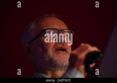 Leader laburista Jeremy Corbyn parla al mondo trasformato (TWT) apertura al rally Old Steine giardini durante il Partito Laburista conferenza in Brighton. Foto di PA. Picture Data: Sabato 21 Settembre, 2019. Vedere PA storia principale del lavoro . Foto di credito dovrebbe leggere: Victoria Jones/filo PA Foto Stock