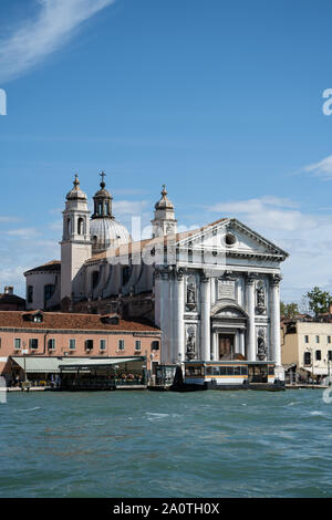 Chiesa di Santa Maria del Rosario (Gesuati) sulla riva della laguna, Venezia, Italia Foto Stock