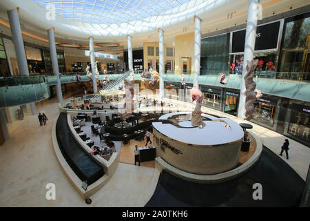 Yas Mall Shopping center su Yas Island. Emirato di Abu Dhabi. Foto Stock