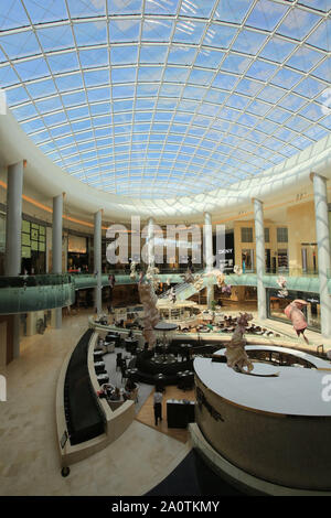 Yas Mall Shopping center su Yas Island. Emirato di Abu Dhabi. Foto Stock