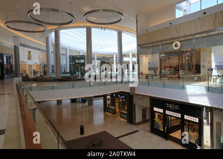 Yas Mall Shopping center su Yas Island. Emirato di Abu Dhabi. Foto Stock