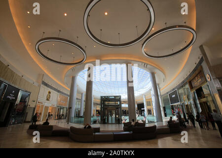 Yas Mall Shopping center su Yas Island. Emirato di Abu Dhabi. Foto Stock