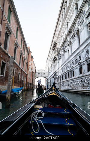 Il Ponte dei Sospiri (Ponte dei Sospiri), oltre il rio di Palazzo Venezia Italia Foto Stock