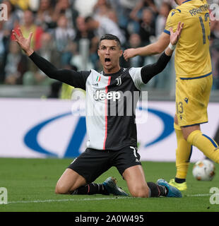 Torino, Italia. Xxi Sep, 2019. La Juventus' Cristiano Ronaldo reagisce durante una serie di una partita di calcio tra Juventus e Verona a Torino, Italia, Sett. 21, 2019. La Juventus ha vinto la partita 2-1. Credito: Augusto Casasoli/Xinhua/Alamy Live News Foto Stock