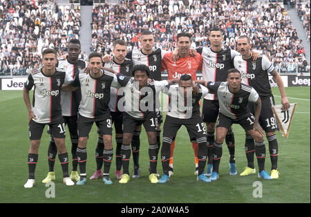 Torino, Italia. Xxi Sep, 2019. La Juventus' i giocatori pongono prima di una serie di una partita di calcio tra Juventus e Verona a Torino, Italia, Sett. 21, 2019. La Juventus ha vinto la partita 2-1. Credito: Augusto Casasoli/Xinhua/Alamy Live News Foto Stock