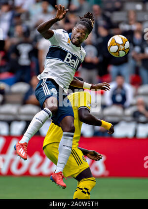 Vancouver, Canada. Xxi Sep, 2019. Vancouver Whitecaps' Tosaint Ricketts (L) vies con Columbus Crew di Aboubacar Keita durante la MLS di stagione regolare partita di calcio tra Vancouver Whitecaps FC e Columbus Crew FC in Vancouver, Canada, Sett. 21, 2019. Credito: Andrew Soong/Xinhua Foto Stock