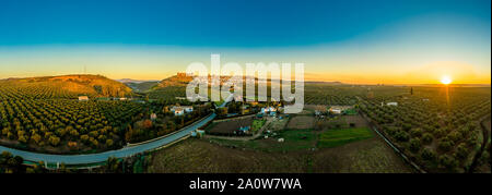 Castillo de Bury Al-Hammam in Banos de la Encina La Mancha provincia Spagna vecchio castello medioevale con 14 torri dall'aria Foto Stock