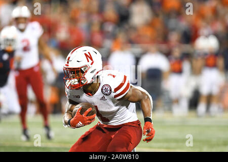 Champagne, Illinois, Stati Uniti d'America. Xxi Sep, 2019. La ricevente larga WAN'Dale Robinson (1) del Nebraska Cornhuskers in azione durante il NCAA Football gioco tra l'Illinois vs Nebraska presso il Memorial Stadium di champagne, Illinois. Dean Reid/CSM/Alamy Live News Foto Stock