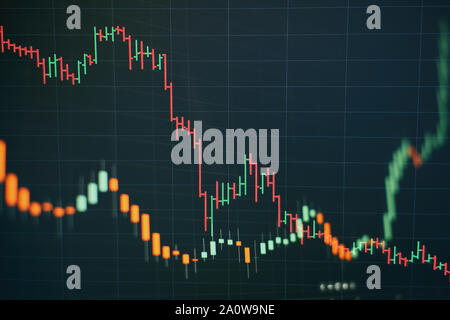 Grafico economico con schemi sul mercato azionario per gli affari finanziari e concetti e relazioni. Foto Stock