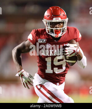 Settembre 21, 2019: Tyson Morris #19 Arkansas wide receiver arriva il campo con la palla. San Jose stato sconfitto Arkansas 31-24 di Fayetteville, AR, Richey Miller/CSM Foto Stock