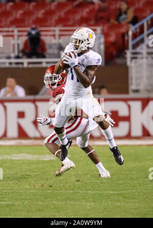 Settembre 21, 2019: Jaquan Blackwell #11 San Jose State salti il ricevitore per effettuare una cattura. San Jose stato sconfitto Arkansas 31-24 di Fayetteville, AR, Richey Miller/CSM Foto Stock