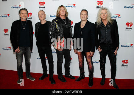 English rock band Def Leppard arriva per il iHeartRadio Music Festival presso la T-Mobile Arena di Las Vegas, Nevada, sabato 21 settembre, 2019. Foto di James Atoa/UPI Foto Stock