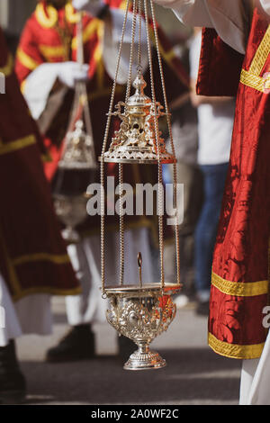 Incensiere in una processione, la Settimana Santa Foto Stock