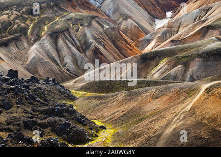 Multi-montagne colorate in Landmannalaugar, Islanda Foto Stock