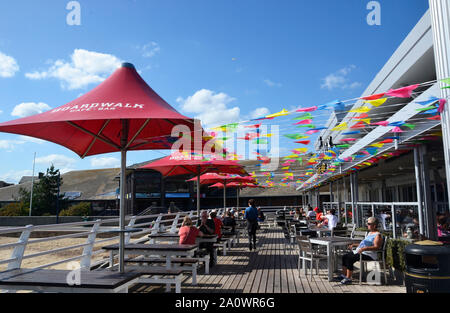 Il Boardwalk Cafe Bar su Felixstowe Pier, Felixstowe Lungomare, Suffolk, Regno Unito. Questo nuovo molo era completato / aperto nel mese di agosto 2017 Foto Stock