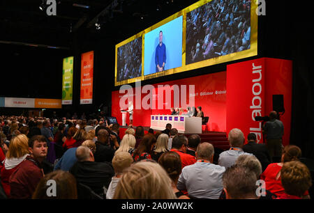 Brighton Regno Unito 22 Settembre 2019 - Angela Raynor MP l ombra del Segretario di Stato per l'Educazione parlando oggi al Partito laburista conferenza che si svolge nel centro di Brighton quest'anno. Credito : Simon Dack / Alamy Live News Foto Stock