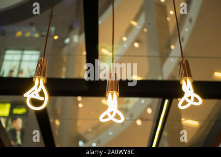 Luci decorative lampadine utilizzate nel coffee shop. Foto Stock