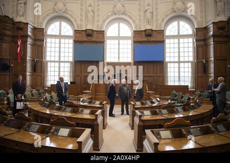 Settembre 8, 2019, Copenaghen, Danmark: Lech Walesa, ex presidente della Polonia e fondatore della libera unione Polacco SolidarnoÅ Ä'‡, visitare il Folketinget (il parlamento danese) a Copenaghen nel corso di una visita di 3 giorni in Danimarca. Egli viene incontro con il presidente di Folketinget Henrik Dam Kristensen che sta mostrando Lech Walesa intorno nel castello di Christiansborg..Foto: Lars Moeller (credito Immagine: © Lars Moeller/ZUMA filo) Foto Stock