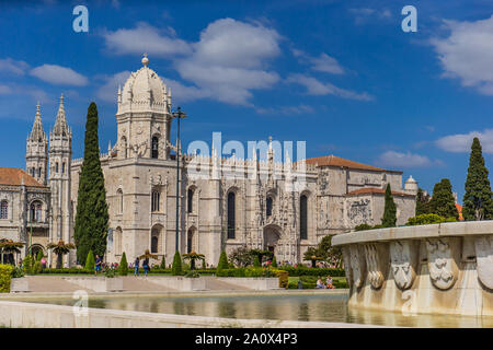 Il Monastero di Jeronimos aka Santa Maria de Belem monastero. Classificato come Patrimonio Mondiale UNESCO come un capolavoro dell'arte manuelina Foto Stock